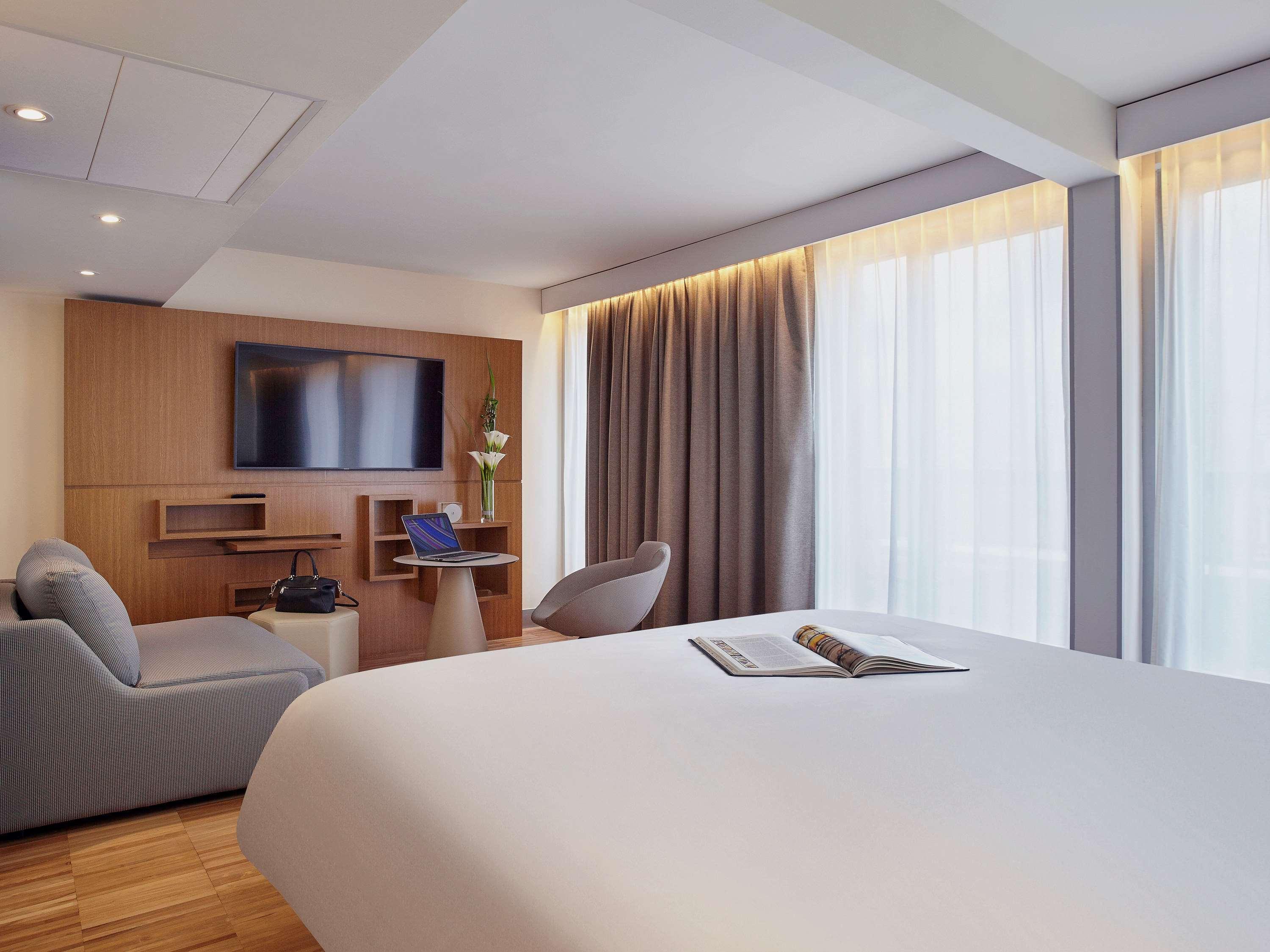 Mercure Paris Arc De Triomphe Etoile Exterior photo