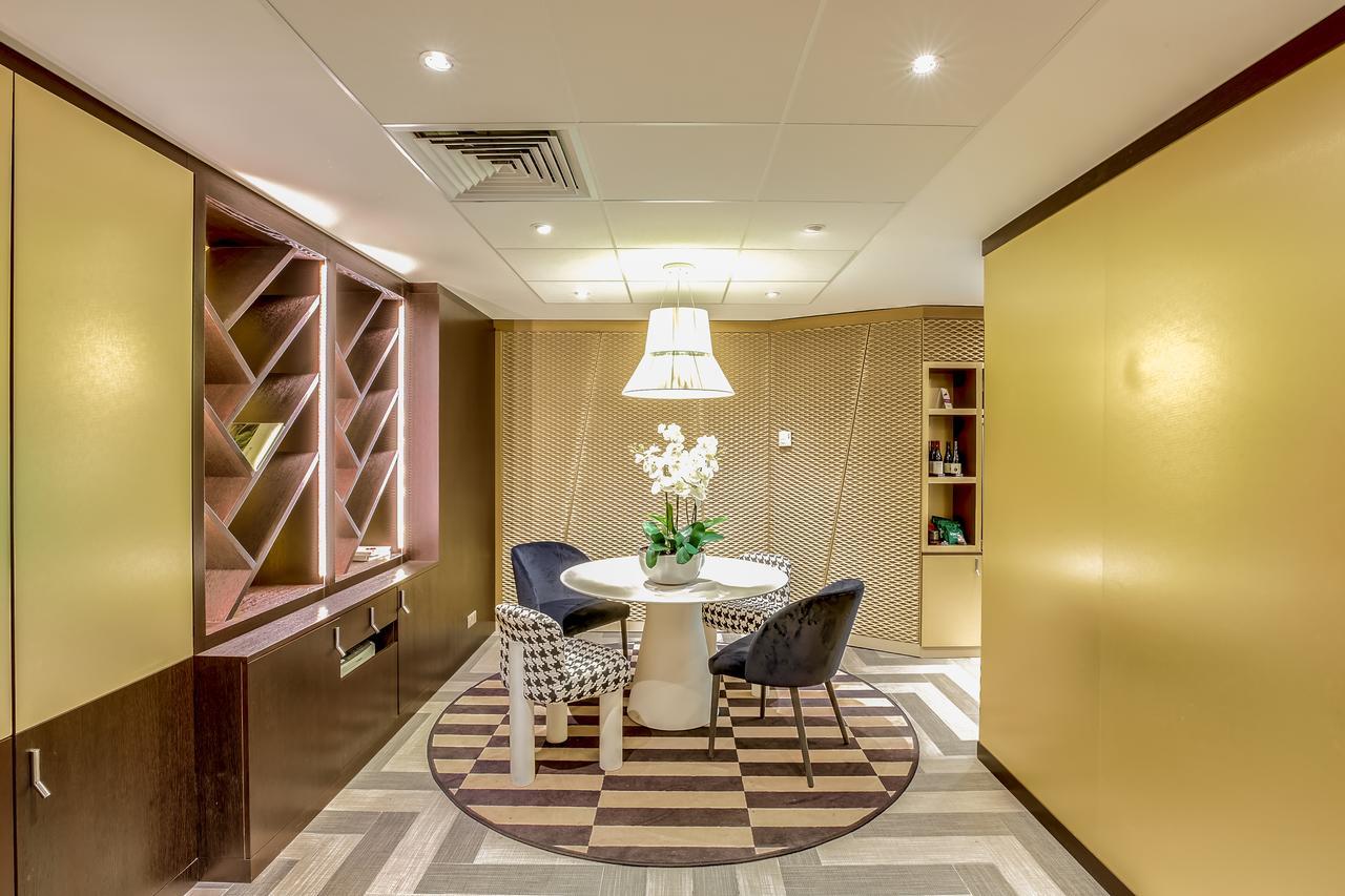 Mercure Paris Arc De Triomphe Etoile Exterior photo